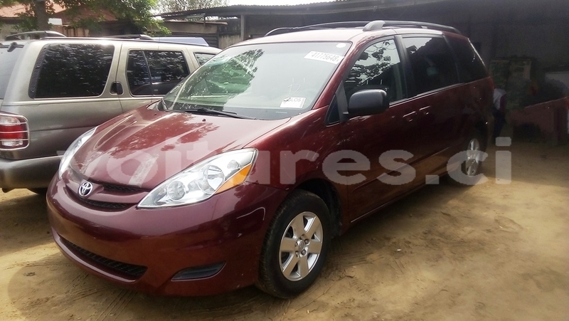 Big with watermark 2008 toyota sienna le 3 5l fwd front