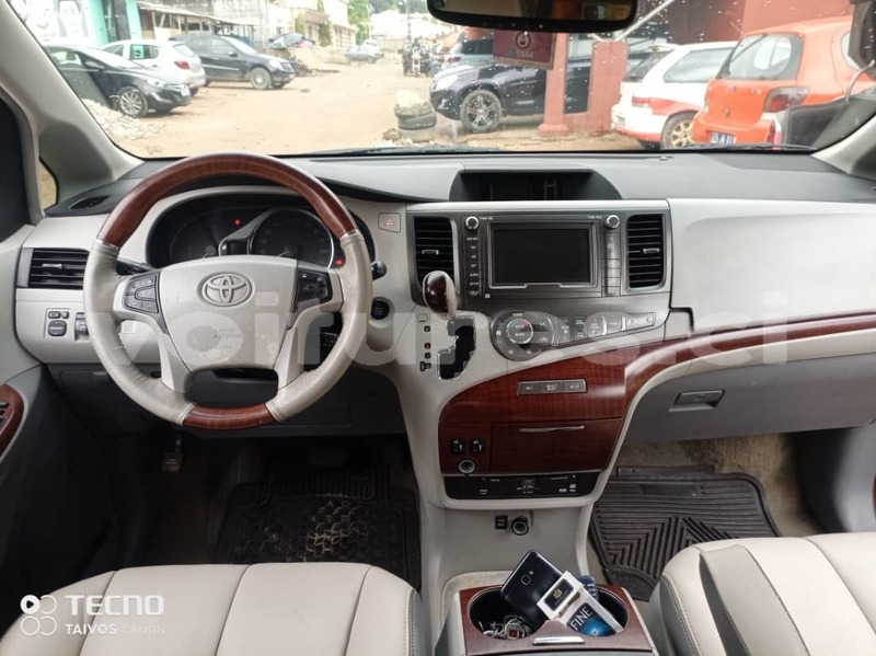 Big with watermark toyota sienna abidjan abidjan 18481