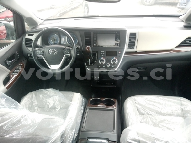 Big with watermark toyota sienna abidjan abidjan 40211