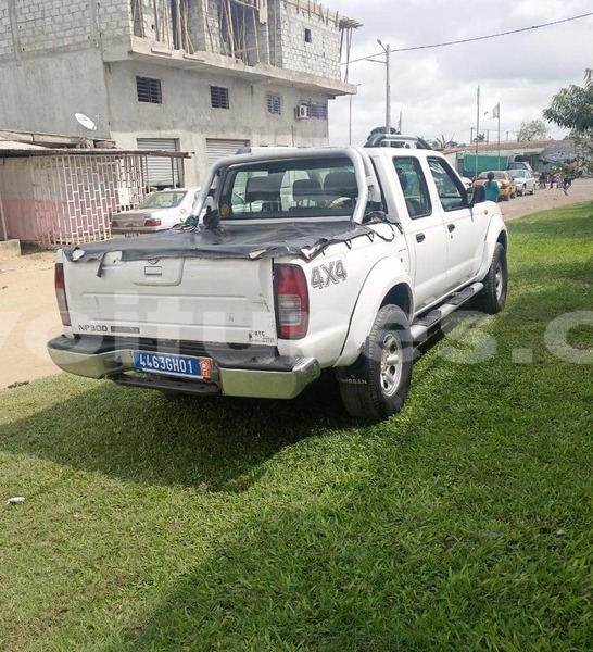 Big with watermark nissan hardbody abidjan abidjan 42531