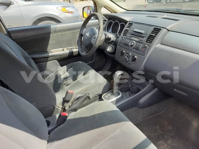 Big with watermark nissan versa 2010