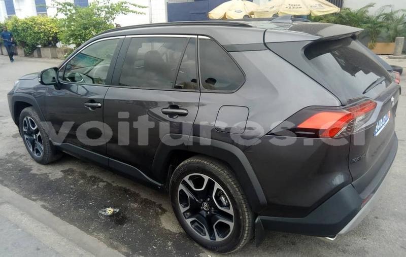 Big with watermark rav4 2019 gris