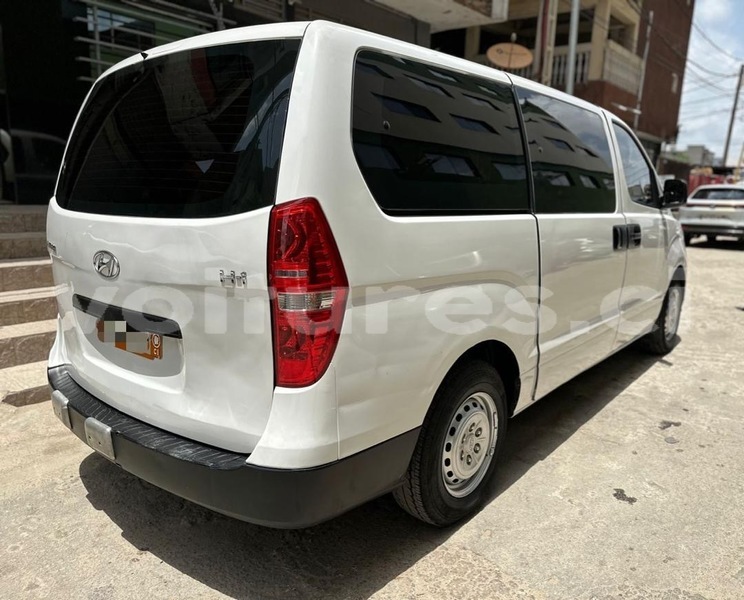 Big with watermark hyundai h1 abidjan abidjan 66480