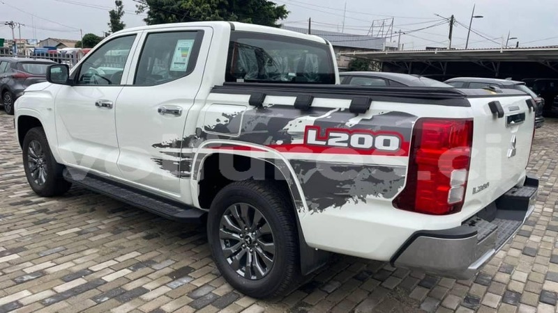 Big with watermark mitsubishi l200 ivory coast aboisso 72014