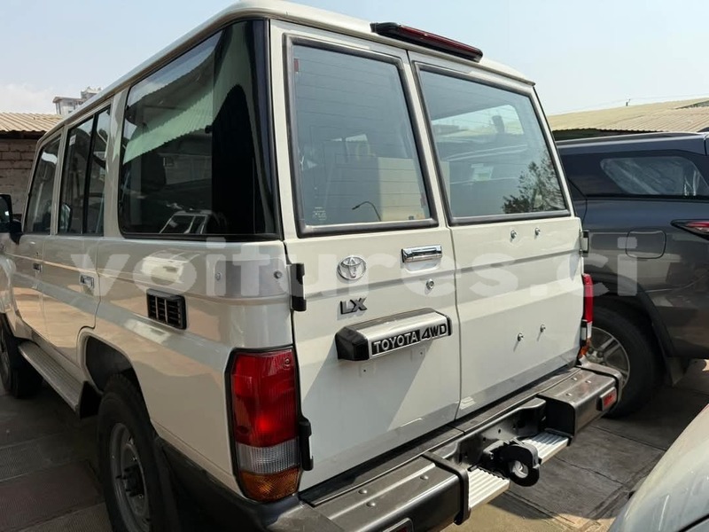 Big with watermark toyota land cruiser ivory coast aboisso 73061